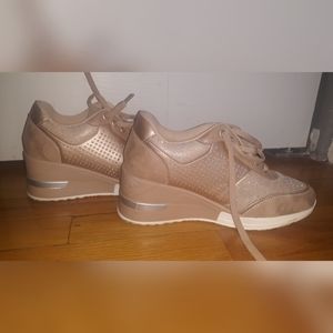 Womens wedge sneaker size 6.5